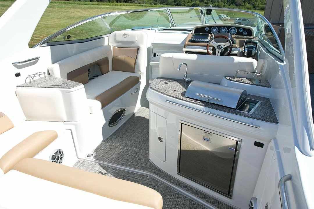 9米美国科罗娜(Crownline)294CR运动快艇价格150万元
