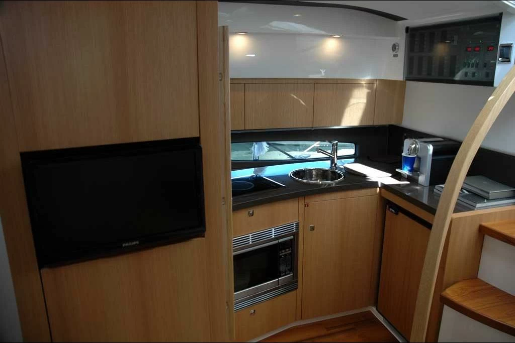 12米菲尔兰(Fairline)Targa38豪华游艇厨房区