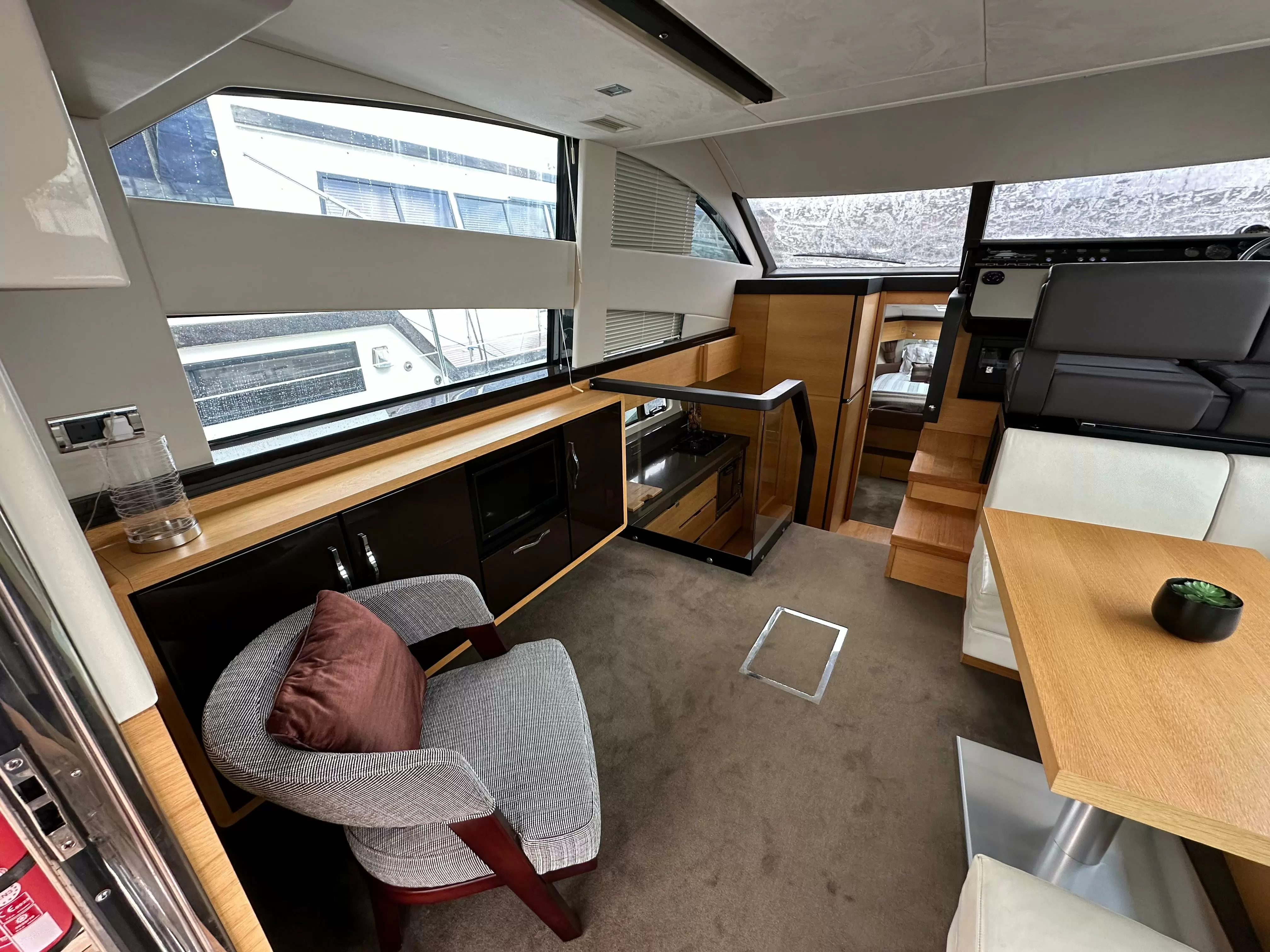 13米英国菲尔兰(Fairline)Squadron42飞桥游艇价格