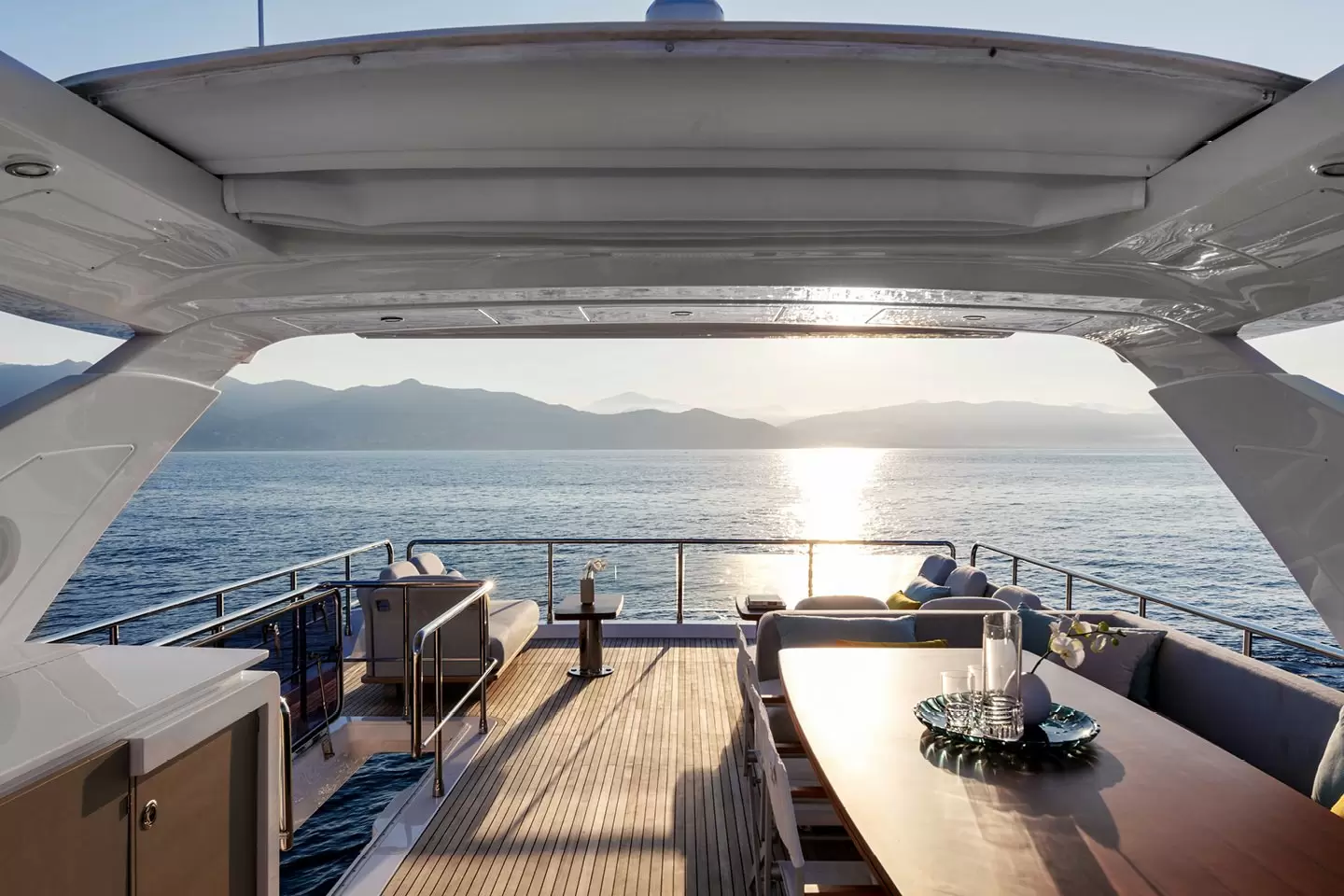 22米阿兹慕（Azimut）72飞桥游艇价格