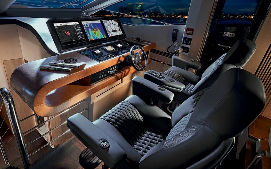 25米圣汐（Sunseeker）Predator80豪华运动游艇价格4000万元