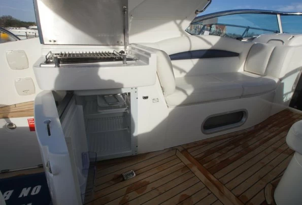 11米价格西莱(Sealine)S38二手运动游艇