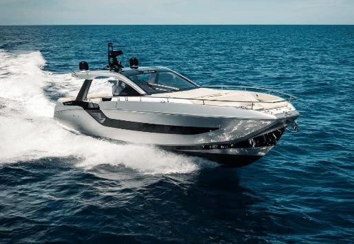 1500万左右的豪华游艇有哪些：意大利阿兹慕（Azimut）Verve48运动游艇价格1500万
