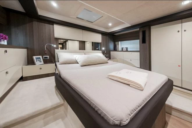 卡兰奇 Eco Trawler 53 LD环保家用巡航艇主人舱