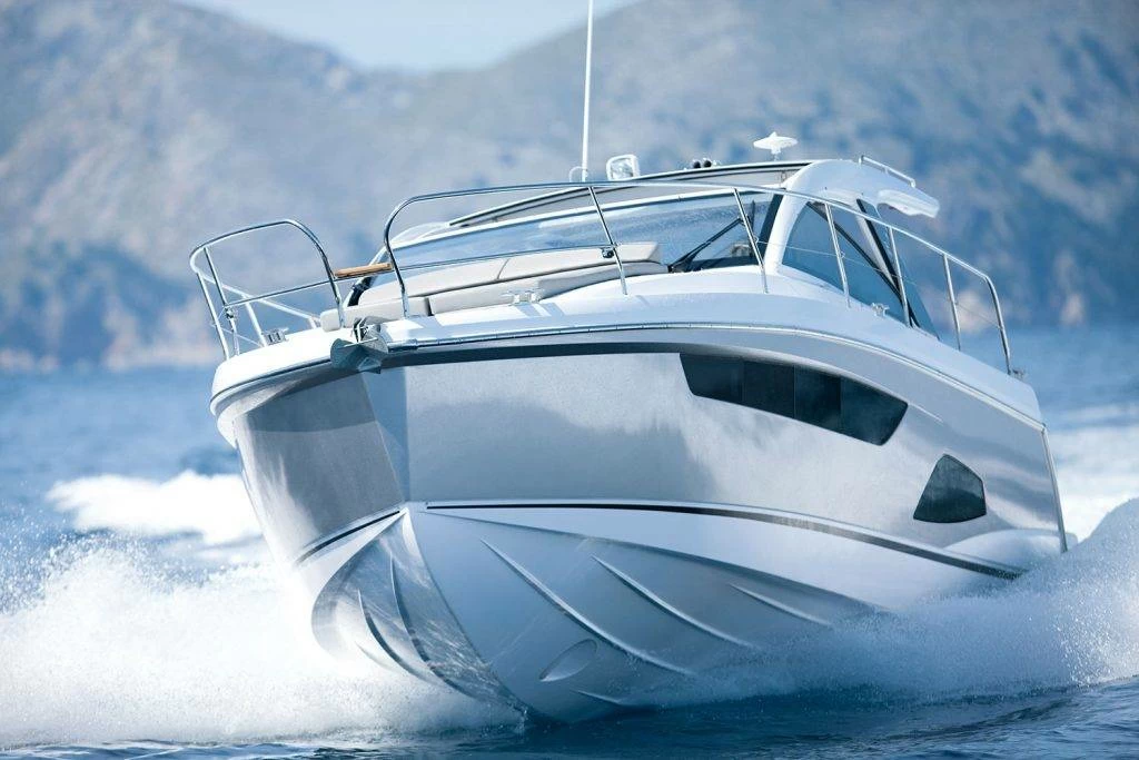 10米西莱（Sealine）S330运动游艇价格约300万