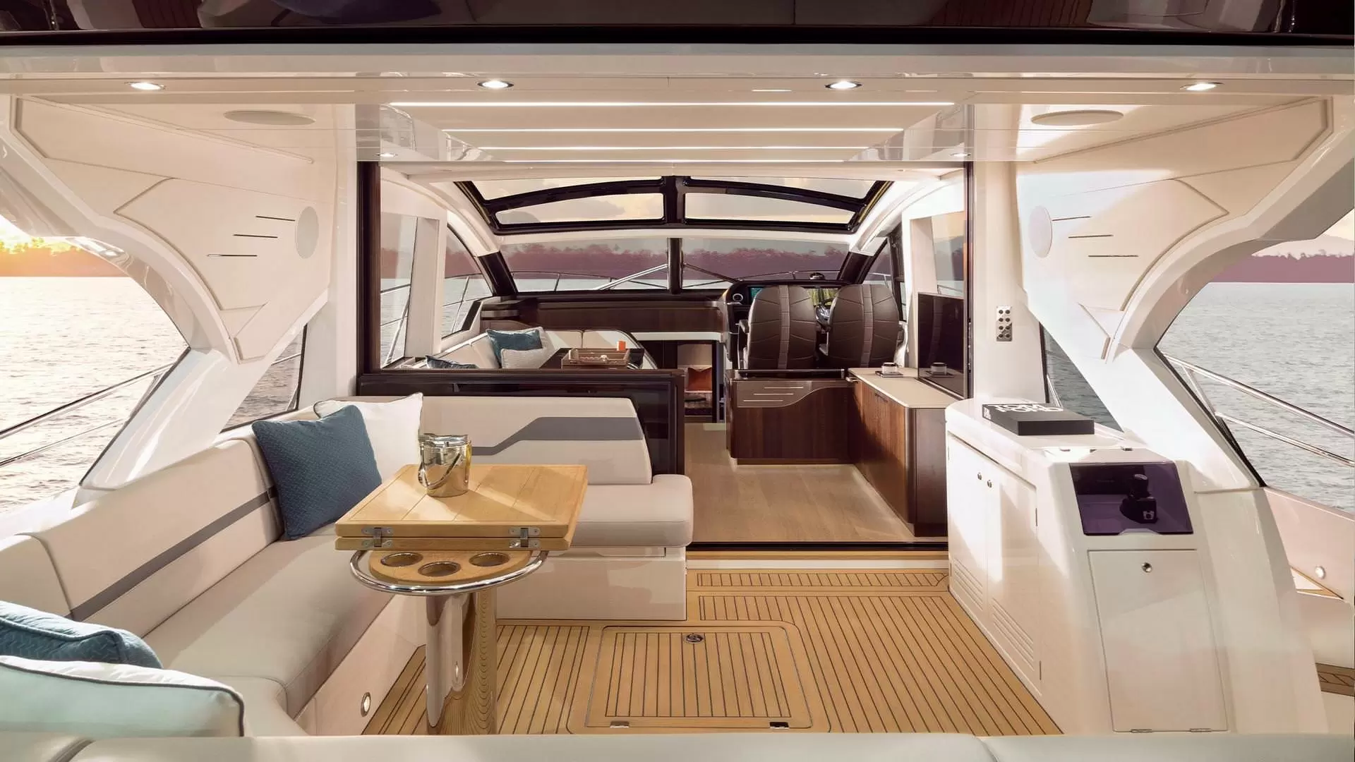 19米英国游艇圣汐（Sunseeker）Predator60运动游艇价格