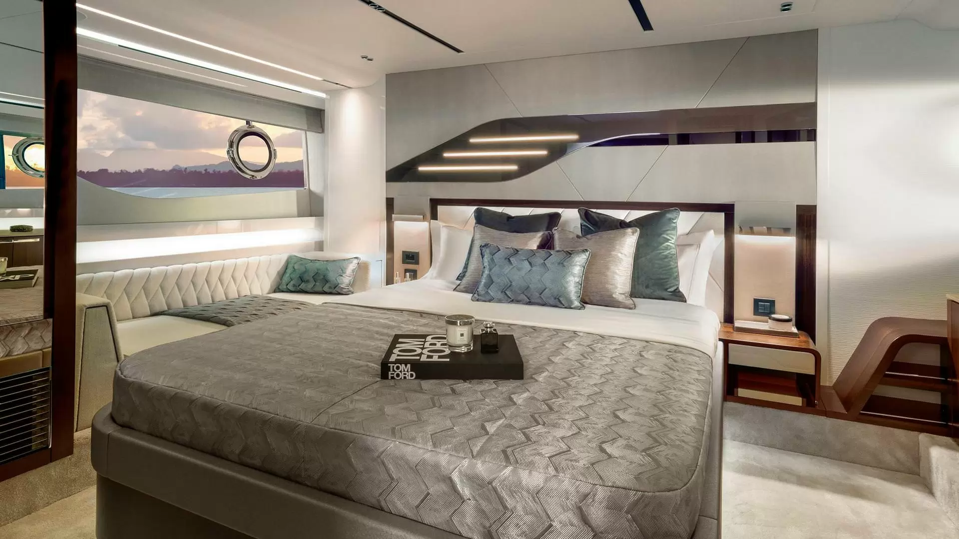 19米英国游艇圣汐（Sunseeker）Predator60运动游艇主人舱