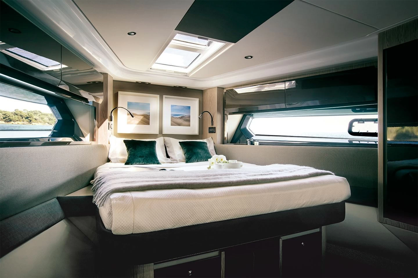 16米阿兹慕(Azimut)Atlantis51游艇主卧