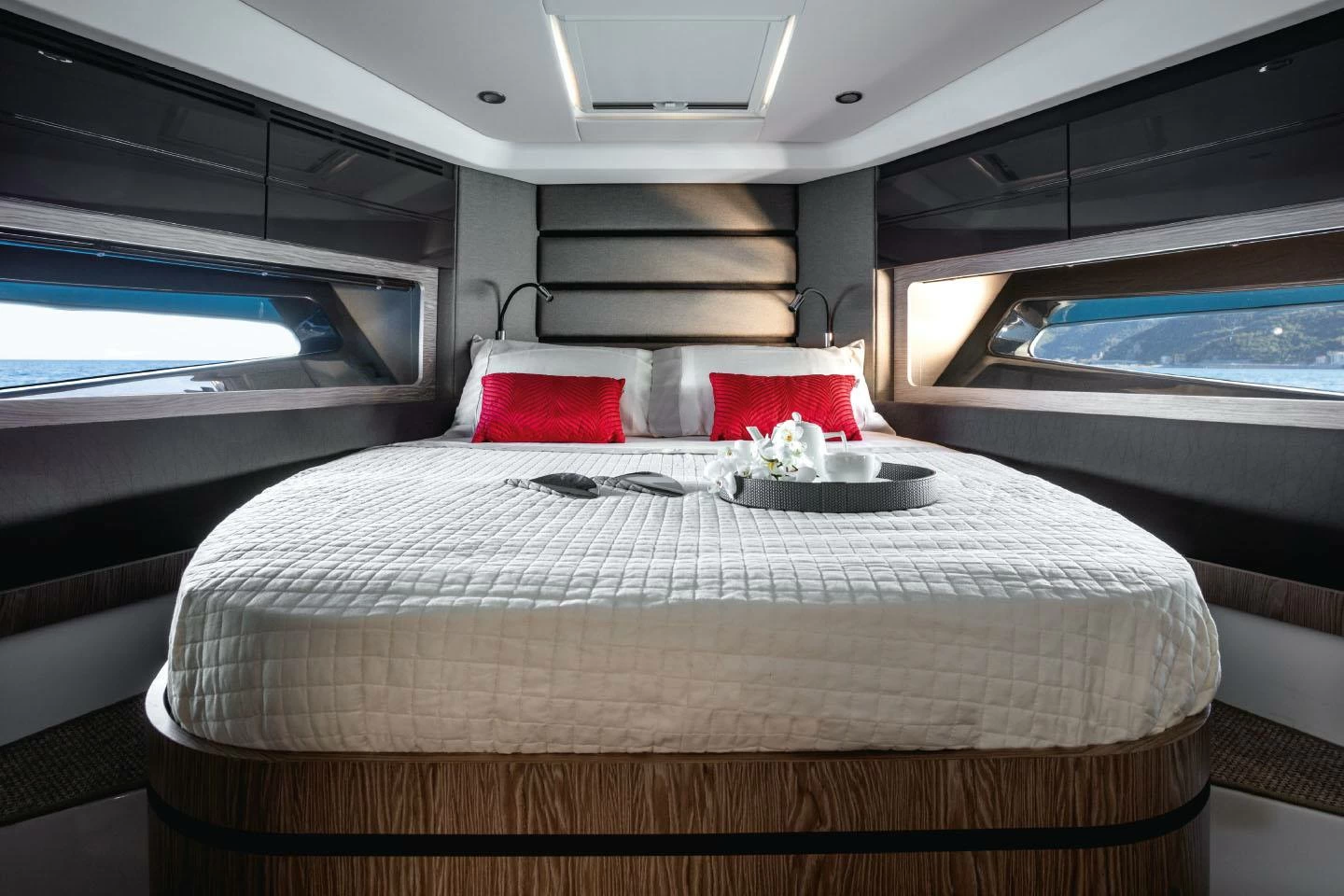 14米阿兹慕（Azimut）Atlantis45运动游艇主卧