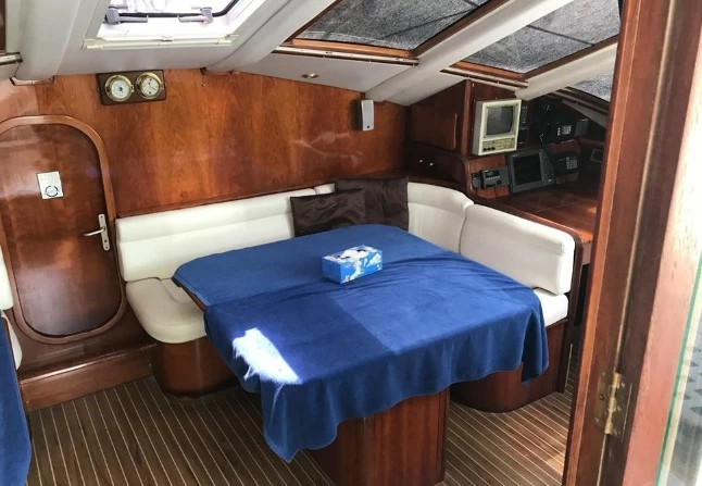 15米普威乐驰（Privilege）51双体帆船价格29万美元客舱