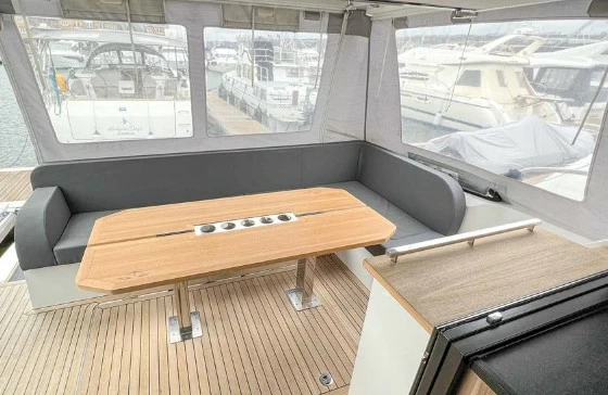 13米西莱（Sealine）C430二手运动游艇价格50万英镑