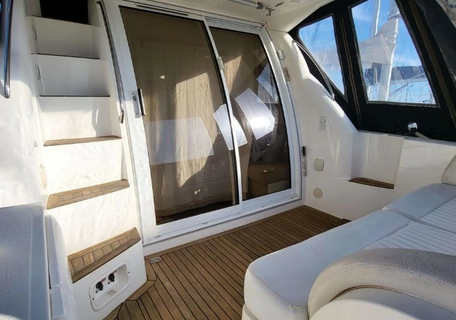 10米西莱（Sealine）F34二手飞桥游艇价格12万英镑