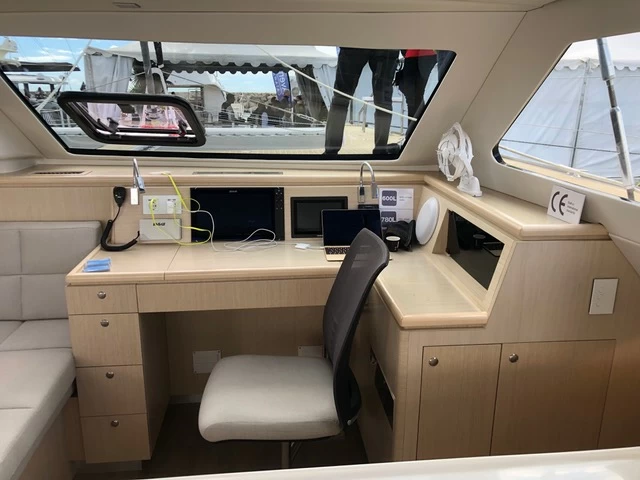 15米的Seawind 1600豪华双体帆船卧室