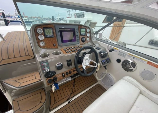 12米的溜冰者（Rinker）400二手游艇价格16万欧元