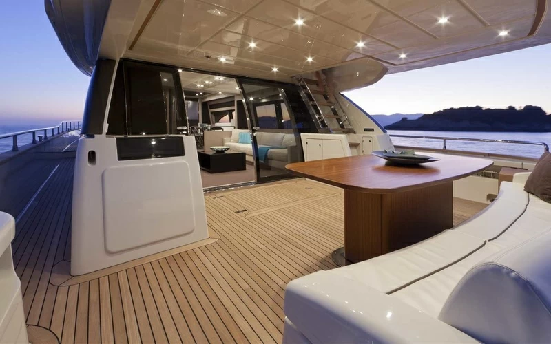 23米的丽娃(Riva)75VenereSuper游艇价格1800万