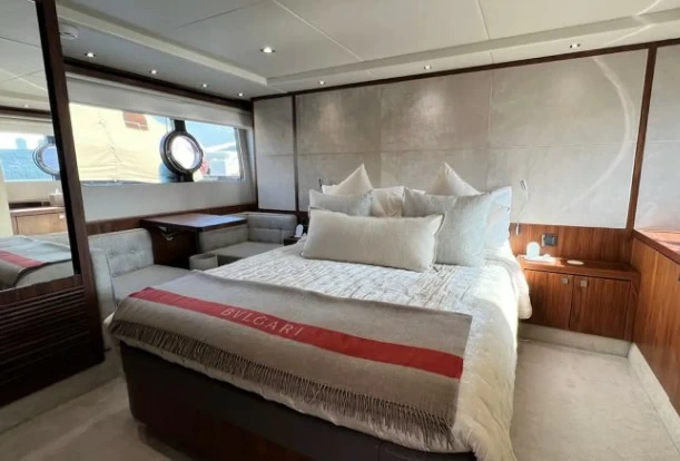 18米圣汐(Sunseeker)Predator57运动游艇主卧