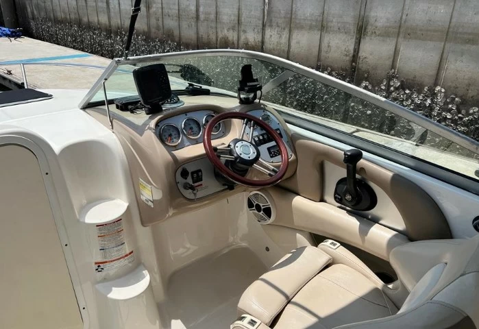 6米查帕拉尔(Chaparral)215SSi游艇价格30万元