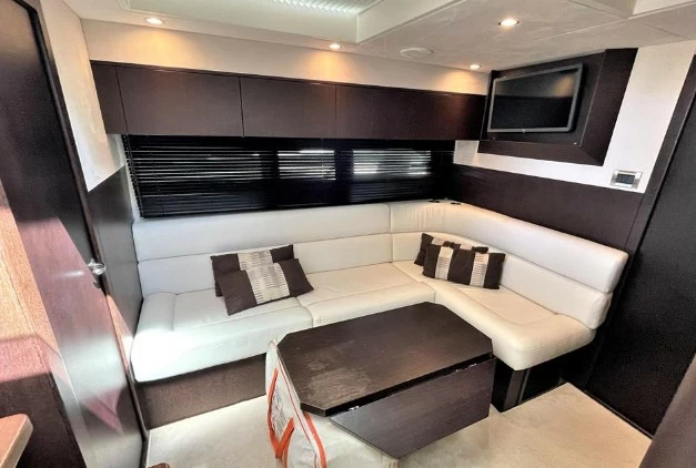 12米的卡帝尔(Galeon)385HTS二手游艇沙龙