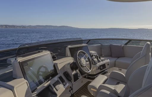 22米的雅舶仕（Absolute）Navetta75飞桥游艇价格2900万元