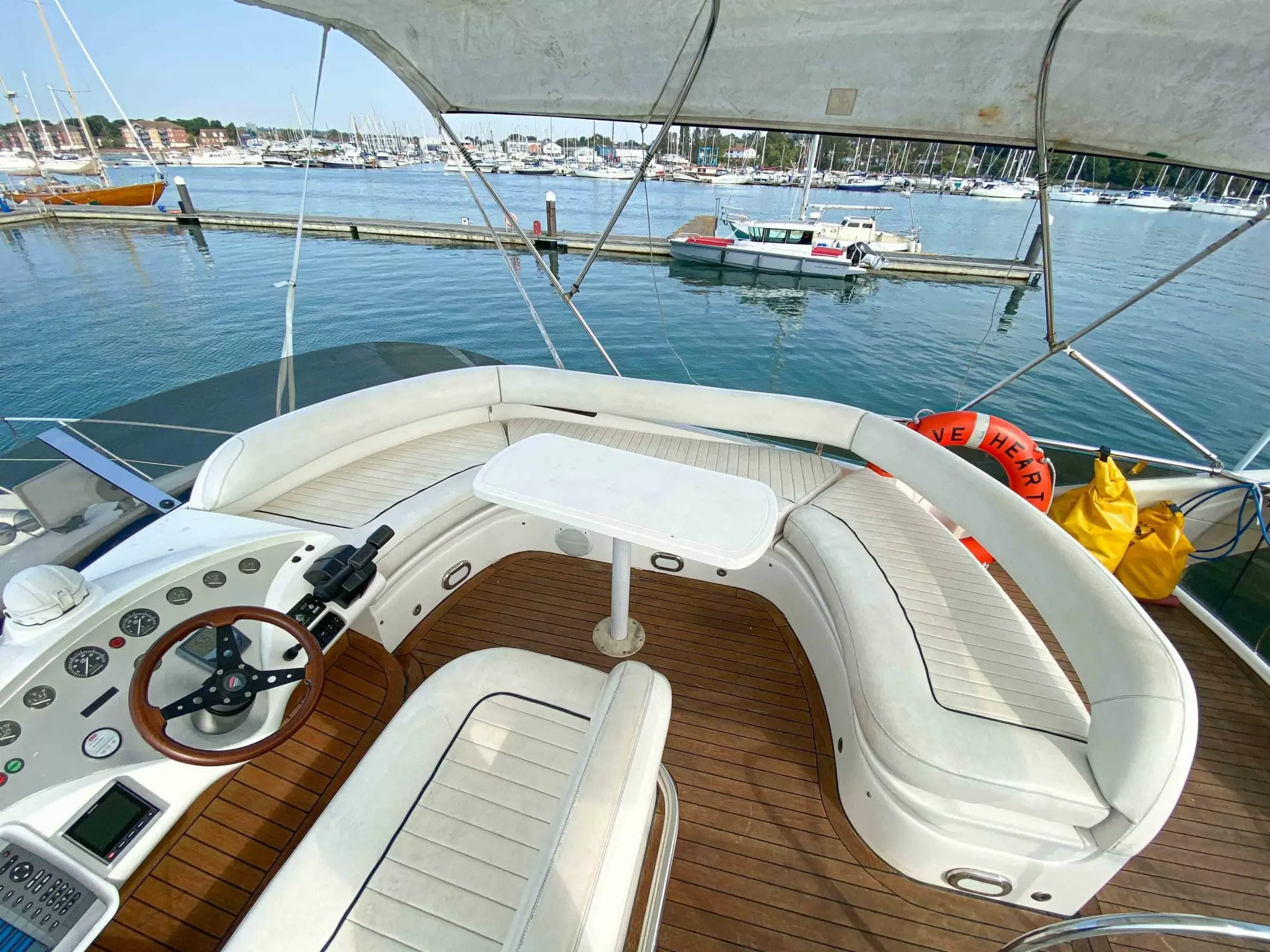 13米的菲尔兰(Fairline)Phantom42二手游艇价格15万英镑
