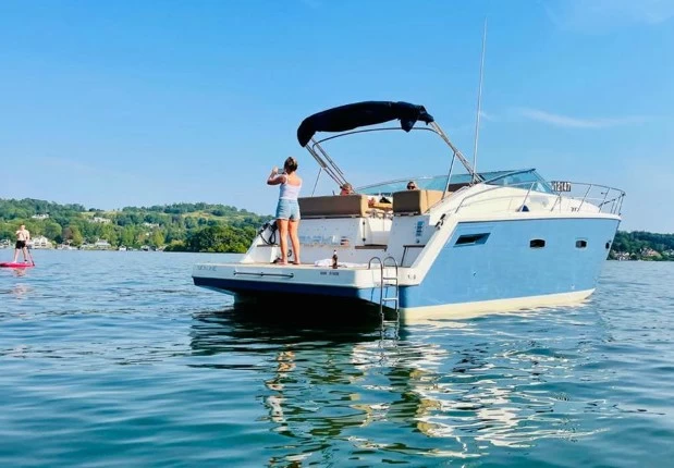 10米的西莱(Sealine)S35二手运动游艇价格16万英镑