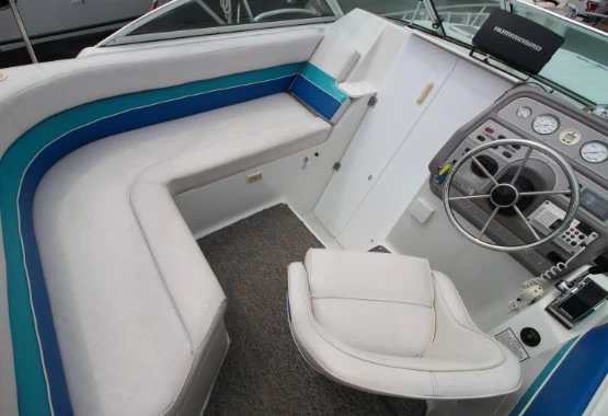 8米溜冰者(Rinker)2650Fiesta游艇
