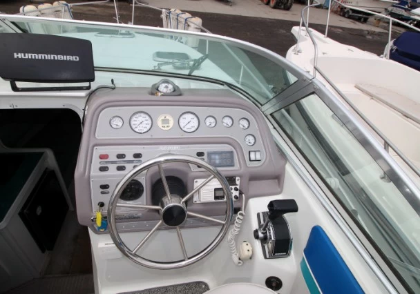 8米溜冰者(Rinker)2650Fiesta游艇价格为4万元