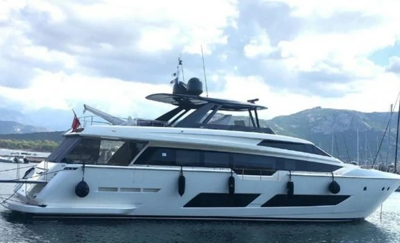 法拉帝（Ferretti）850二手私人游艇3400万元