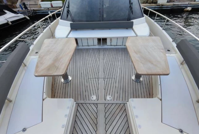 20米的法拉帝（Ferretti）670二手游艇价格240万欧元