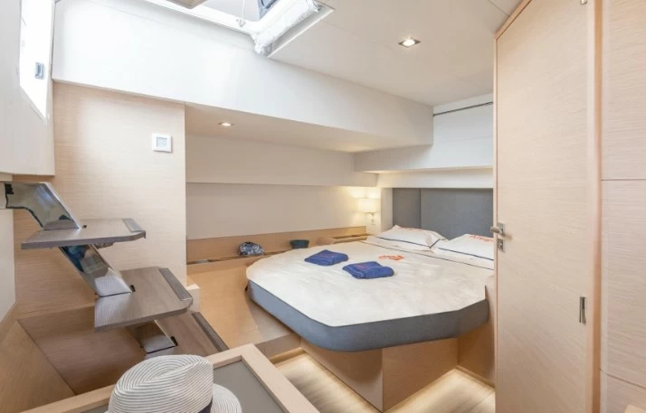 20米的枫丹白露(Fountaine Pajot)Alegria67双体帆船主卧
