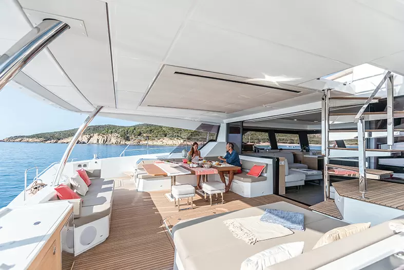 20米的枫丹白露(Fountaine Pajot)Alegria67双体帆船价格2000万元