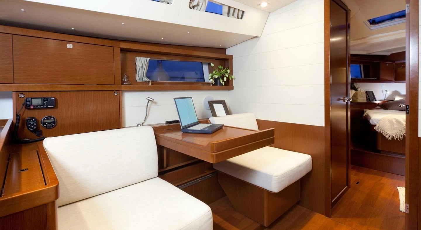 14米的博纳多（Beneteau）遨享仕48帆船沙发