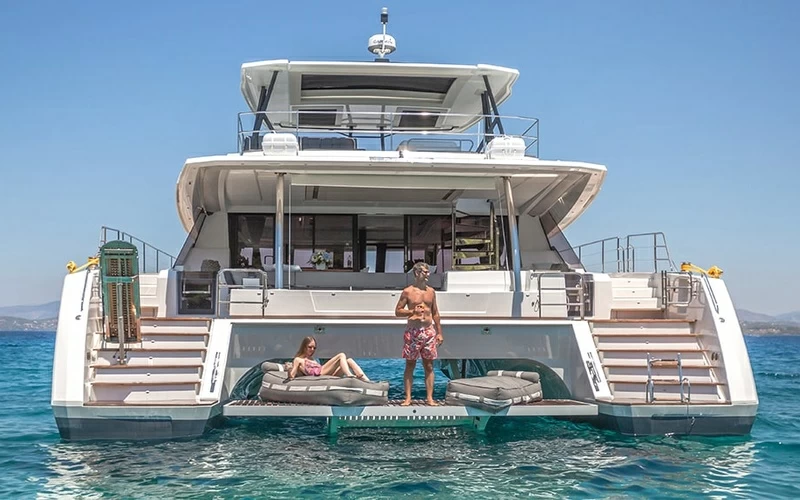 19米枫丹白露（Fountaine Pajot）67双体动力游艇价格2200万元左右