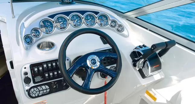 10米的科罗娜（Crownline）Crownline325SS运动快艇价格200万元起