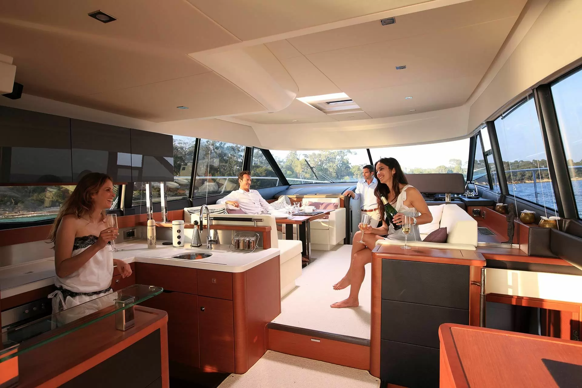 18米沛海驰（Prestige）550飞桥游艇价格