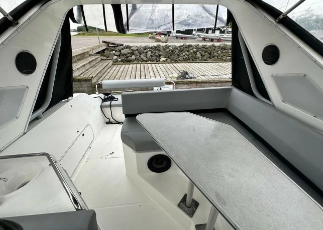 9米的贝琳娜（Bayliner）3055二手游艇价格28万元