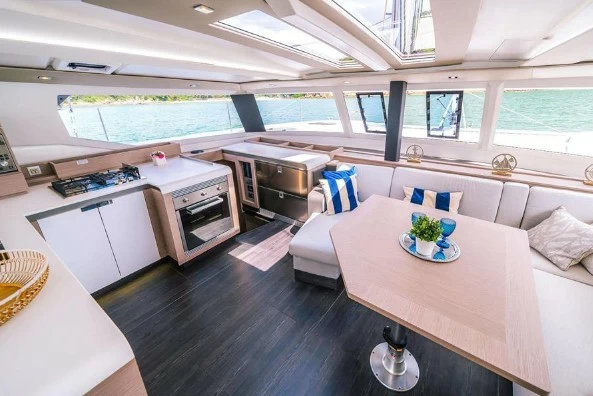 14米枫丹白露（Fountaine Pajot）Tanna47二手双体帆船船舱