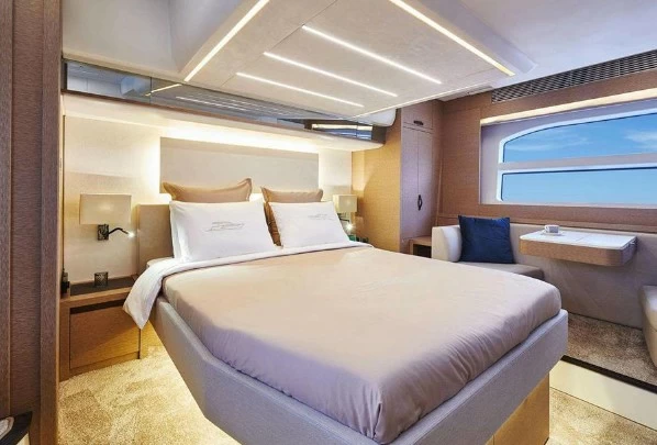 18米沛海驰(Prestige)590二手游艇主卧