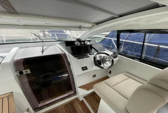 10米西莱（Sealine）S330游艇价格26万美元