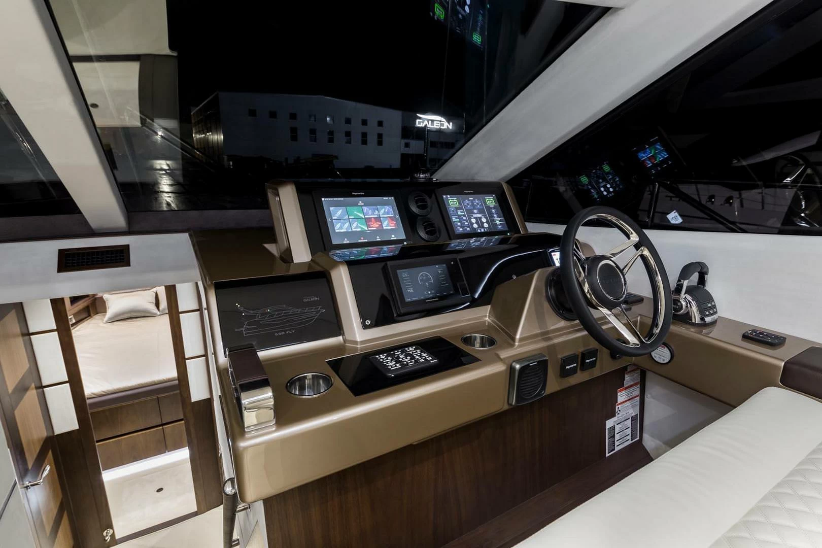 17米卡帝尔(Galeon)550Fly游艇价格1000万元
