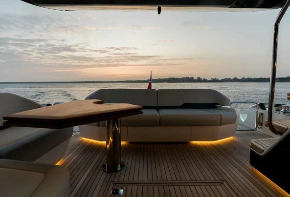 20米菲尔兰（Fairline）Phantom65二手游艇