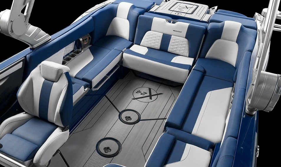 7米的MasterCraft X24滑水游艇价格200万元左右