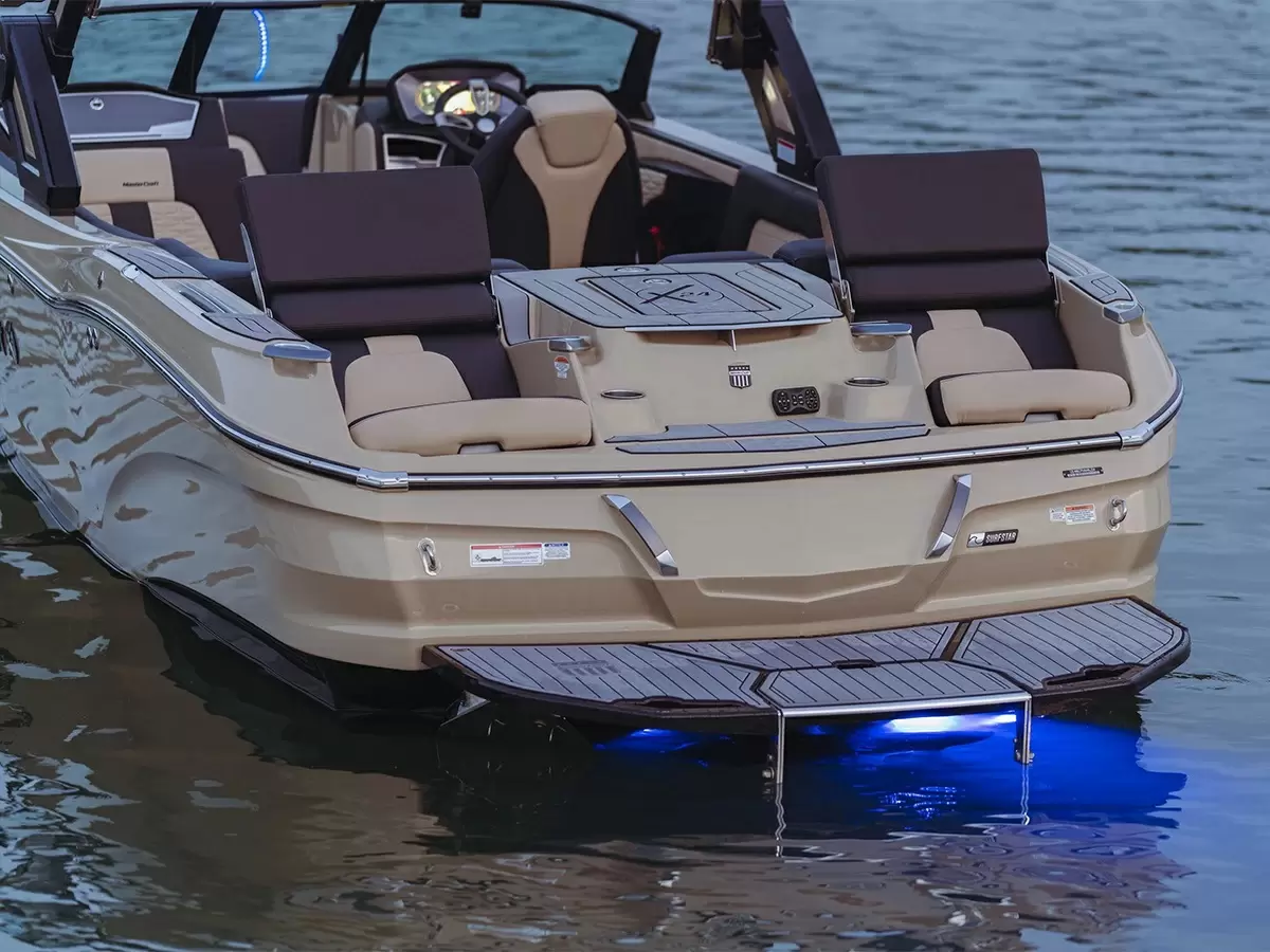 7米的MasterCraft X24滑水游艇