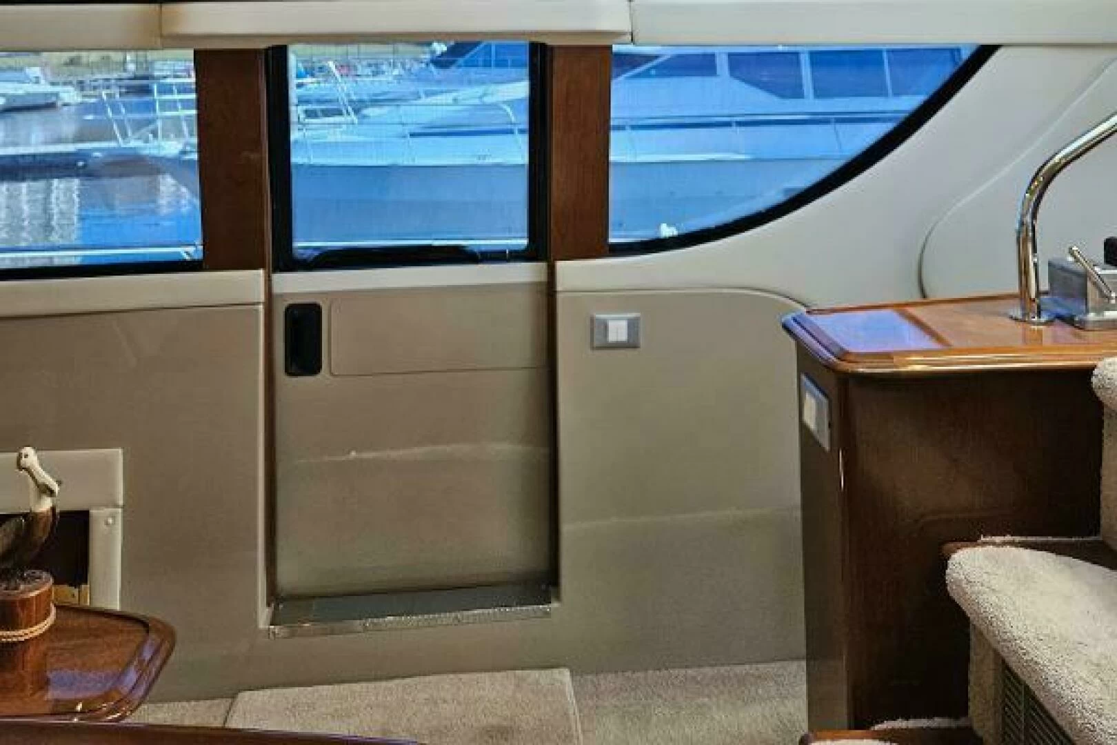 18米的卡福（Carver）56Voyager SE飞桥游艇价格800万元
