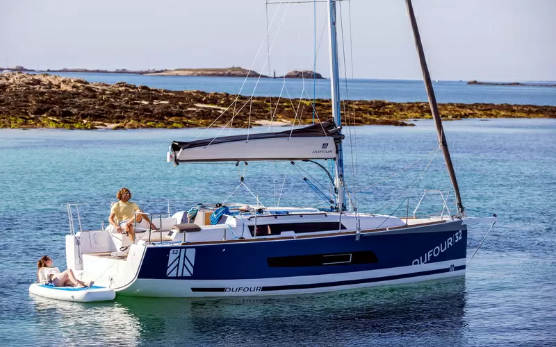 买一艘小型帆船要多少钱？丹枫32私人帆船价格100万起