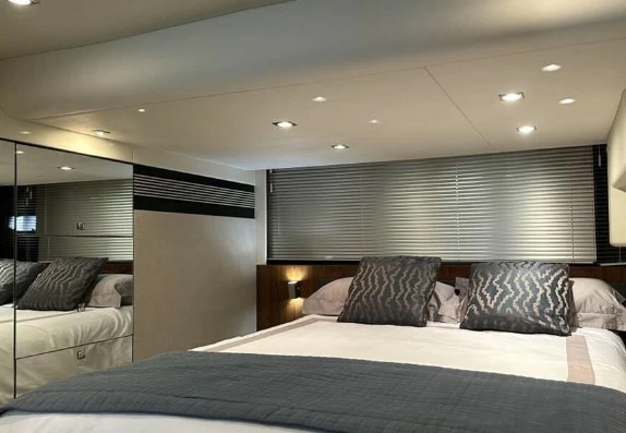 16米菲尔兰（Fairline）Squadron55二手游艇主卧