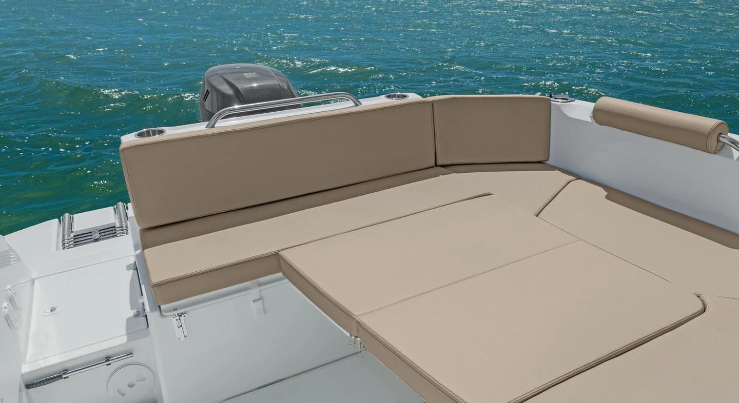 7米的博纳多(Beneteau)安海仕7OB钓鱼艇