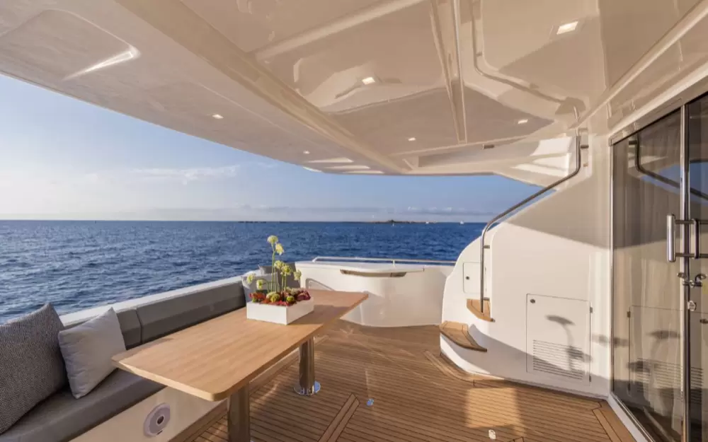 21米的法拉帝（Ferretti）700豪华飞桥游艇价格为1200万元