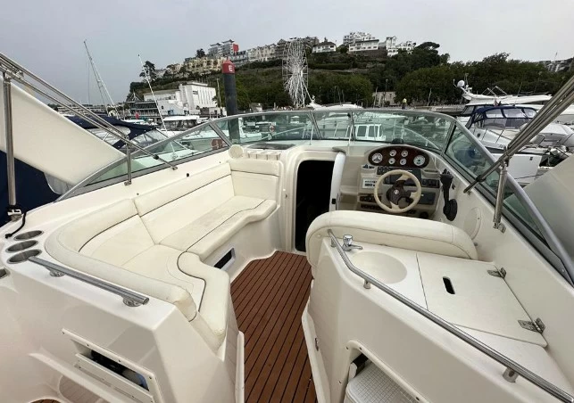溜冰者(Rinker)270二手快艇