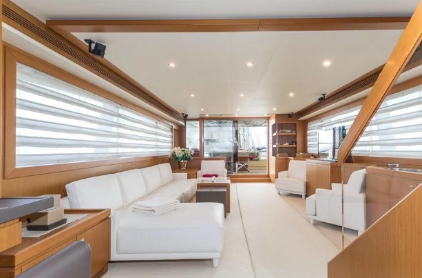 法拉帝（Ferretti）Altura840二手游艇沙龙